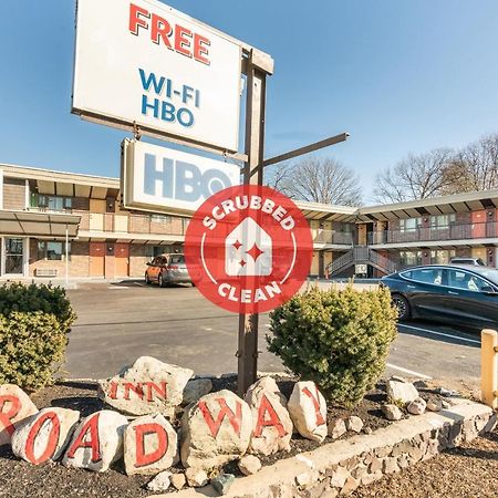 Oyo Hotel Malden Ma Broadway Экстерьер фото