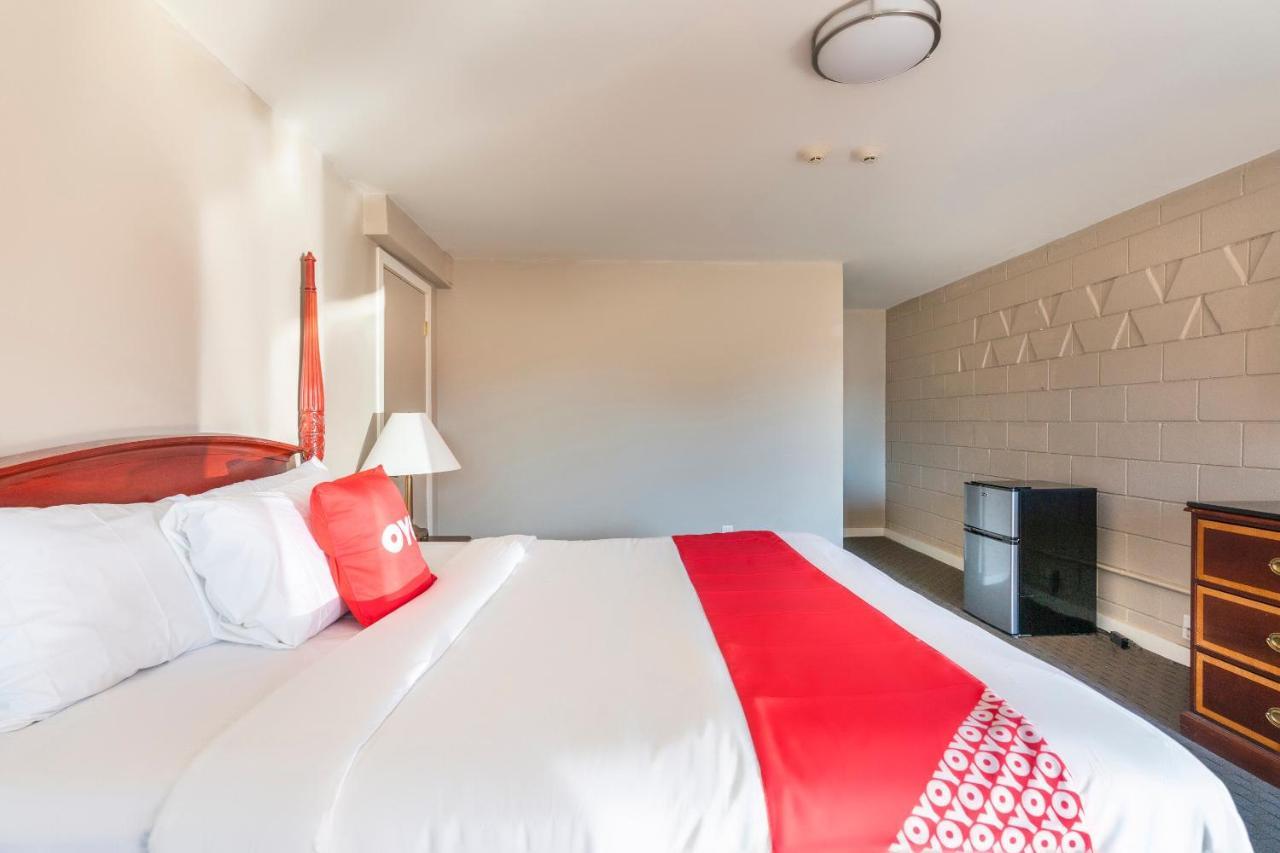 Oyo Hotel Malden Ma Broadway Экстерьер фото