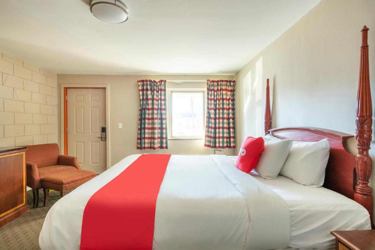 Oyo Hotel Malden Ma Broadway Экстерьер фото