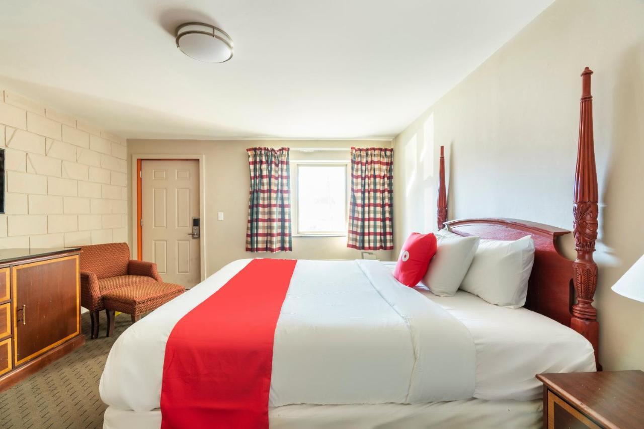 Oyo Hotel Malden Ma Broadway Экстерьер фото