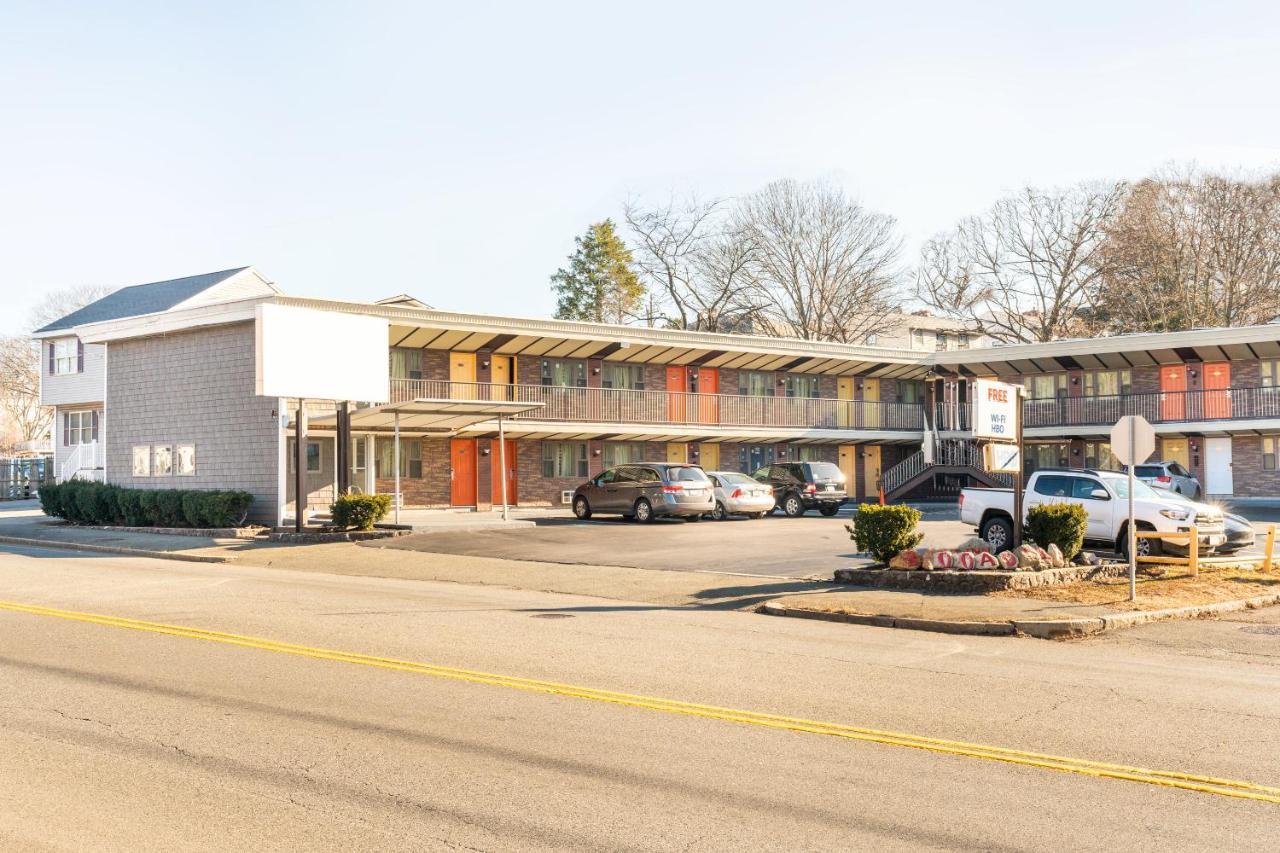 Oyo Hotel Malden Ma Broadway Экстерьер фото