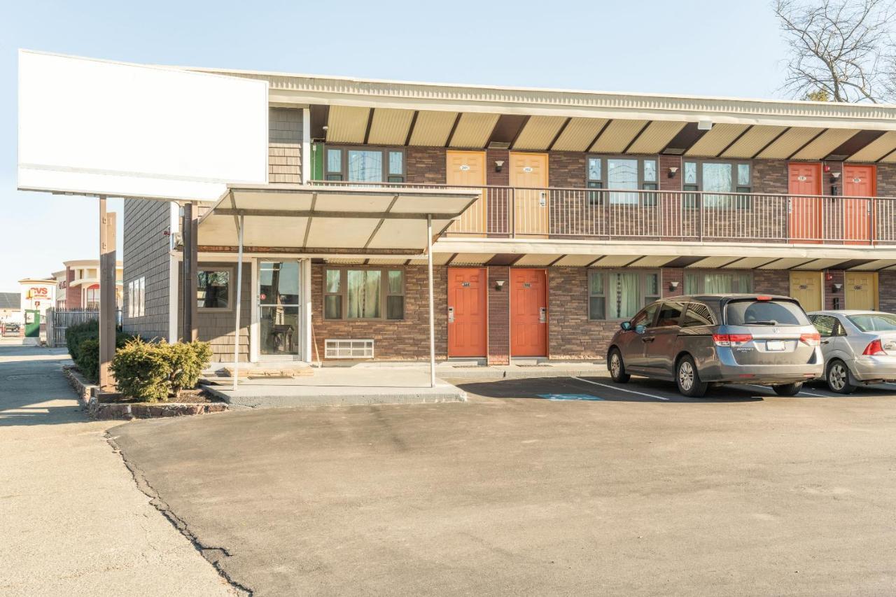 Oyo Hotel Malden Ma Broadway Экстерьер фото