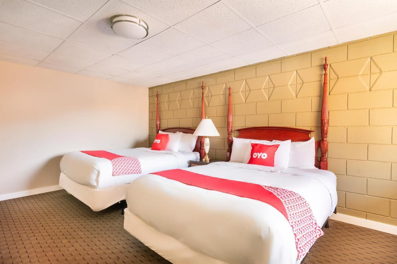 Oyo Hotel Malden Ma Broadway Экстерьер фото