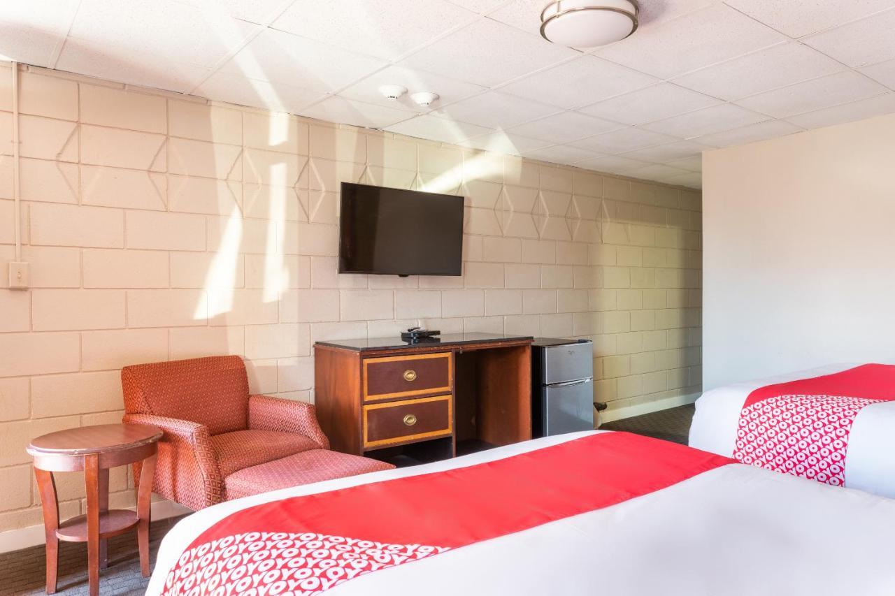 Oyo Hotel Malden Ma Broadway Экстерьер фото